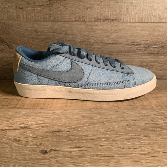 Womens Nike Blazer Low LX Embossed Pony Fur - Picture 2 of 6